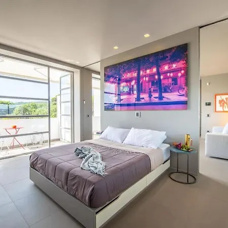 Tropez En Style! Chic & Saint-Tropez