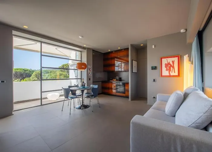 Tropez En Style! Chic & *